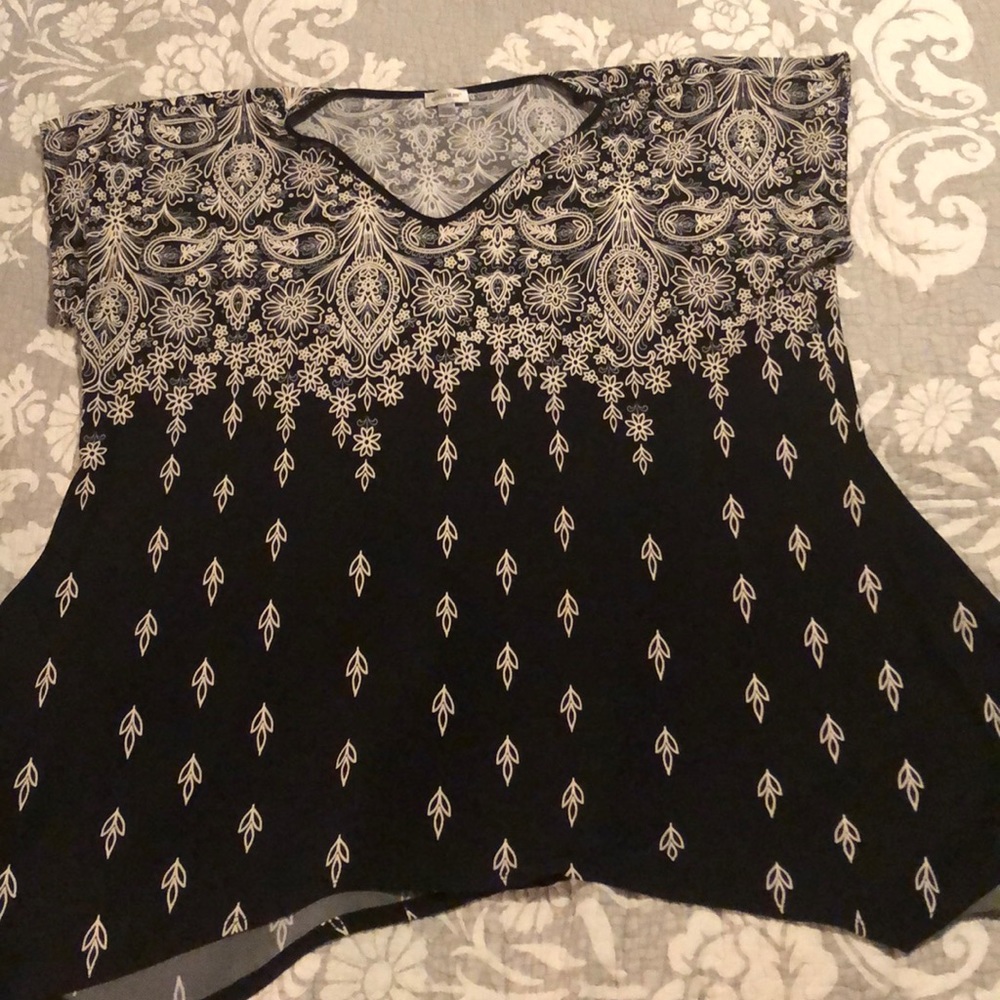 EUC 14/16 Avenue Blouse with Sharkbite Hem